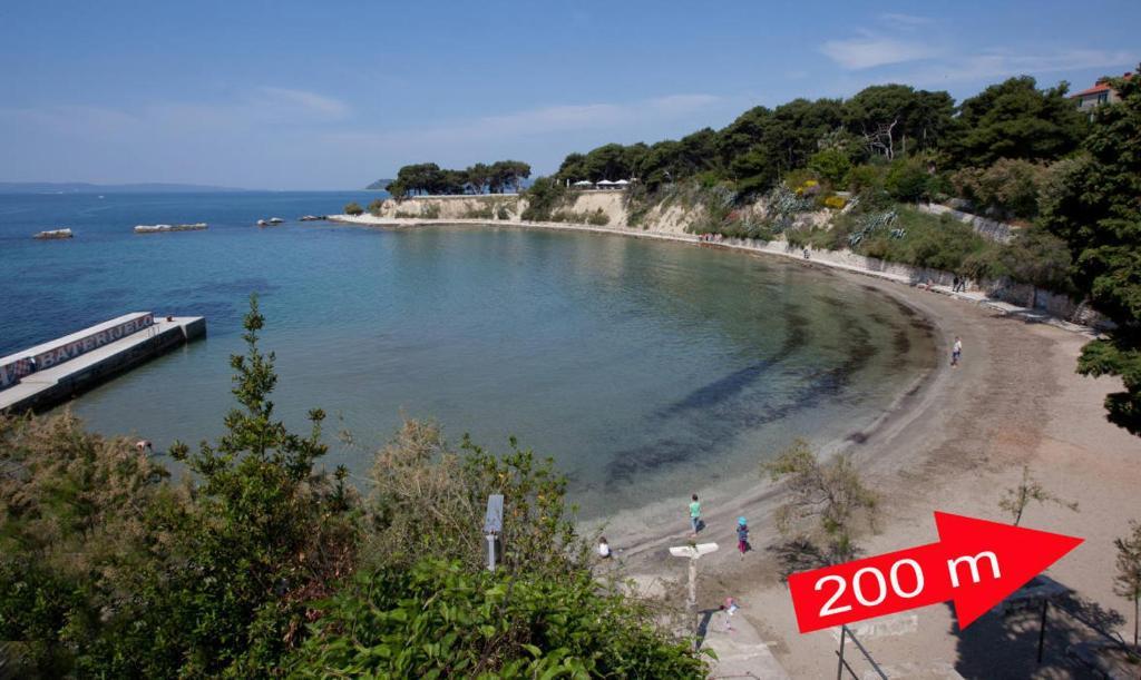 Apartments Beautiful Sandy Beach Сплит Экстерьер фото